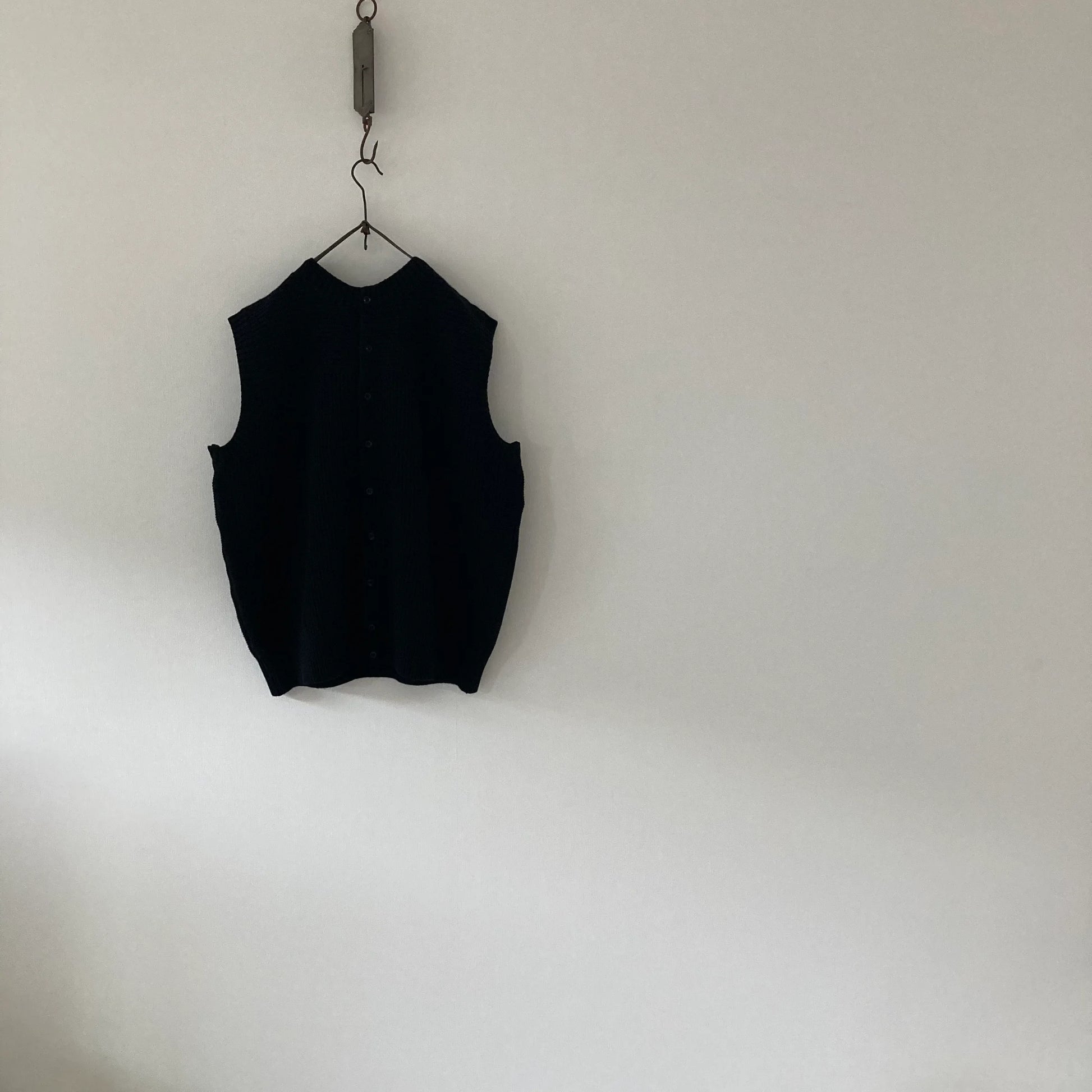 cleaveland <br> "The new world" <br> Re/vest Black