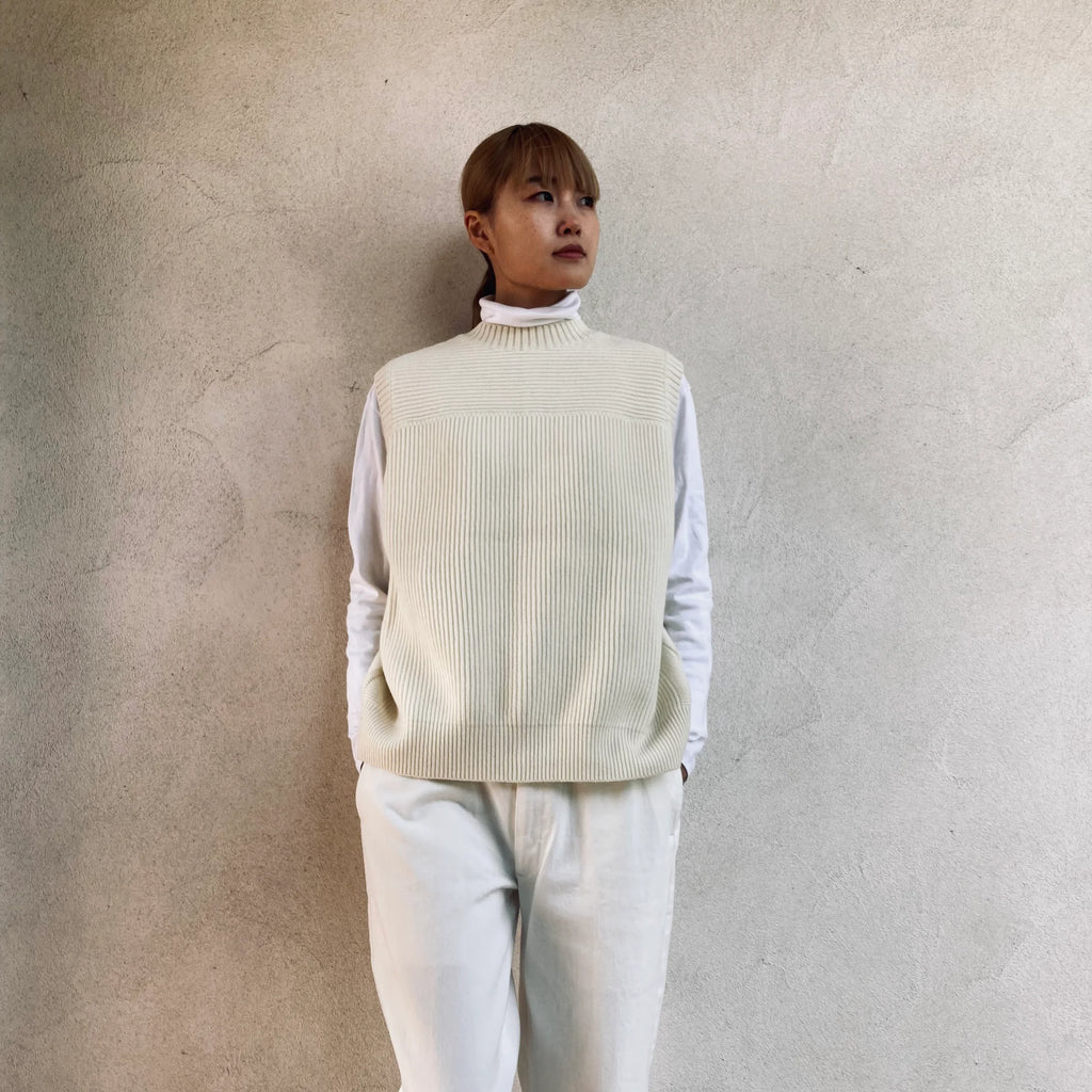 cleaveland <br>  "The new world" <br> Re/vest Off white