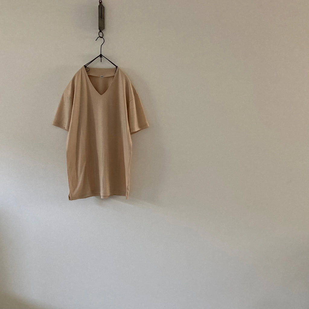 cleaveland   <br>   ”Out of everywhere”   <br> V/pullover Short sleeve  wool jersey Mocha beige