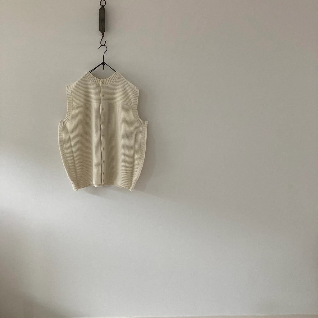 cleaveland <br>  "The new world" <br> Re/vest Off white