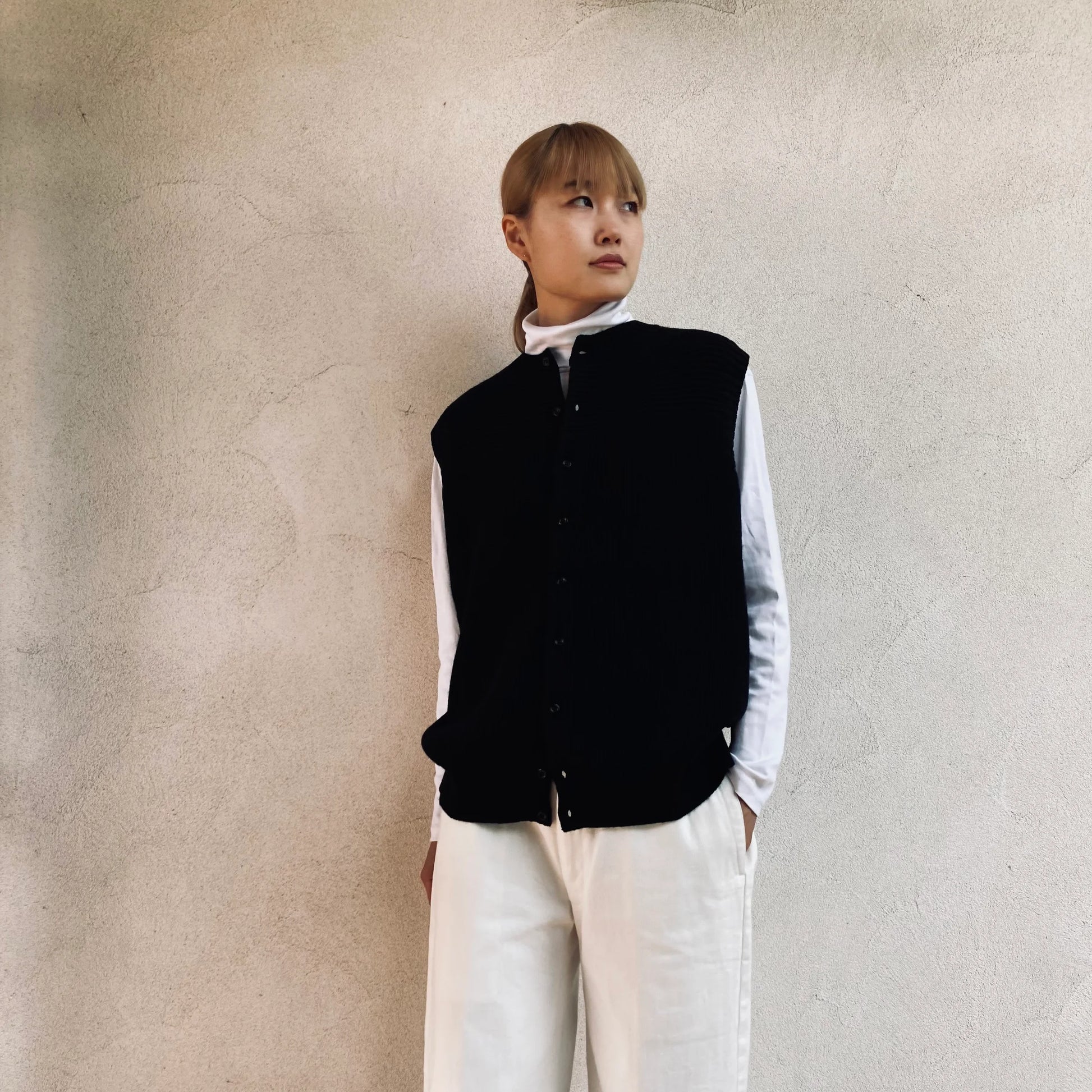 cleaveland <br> "The new world" <br> Re/vest Black