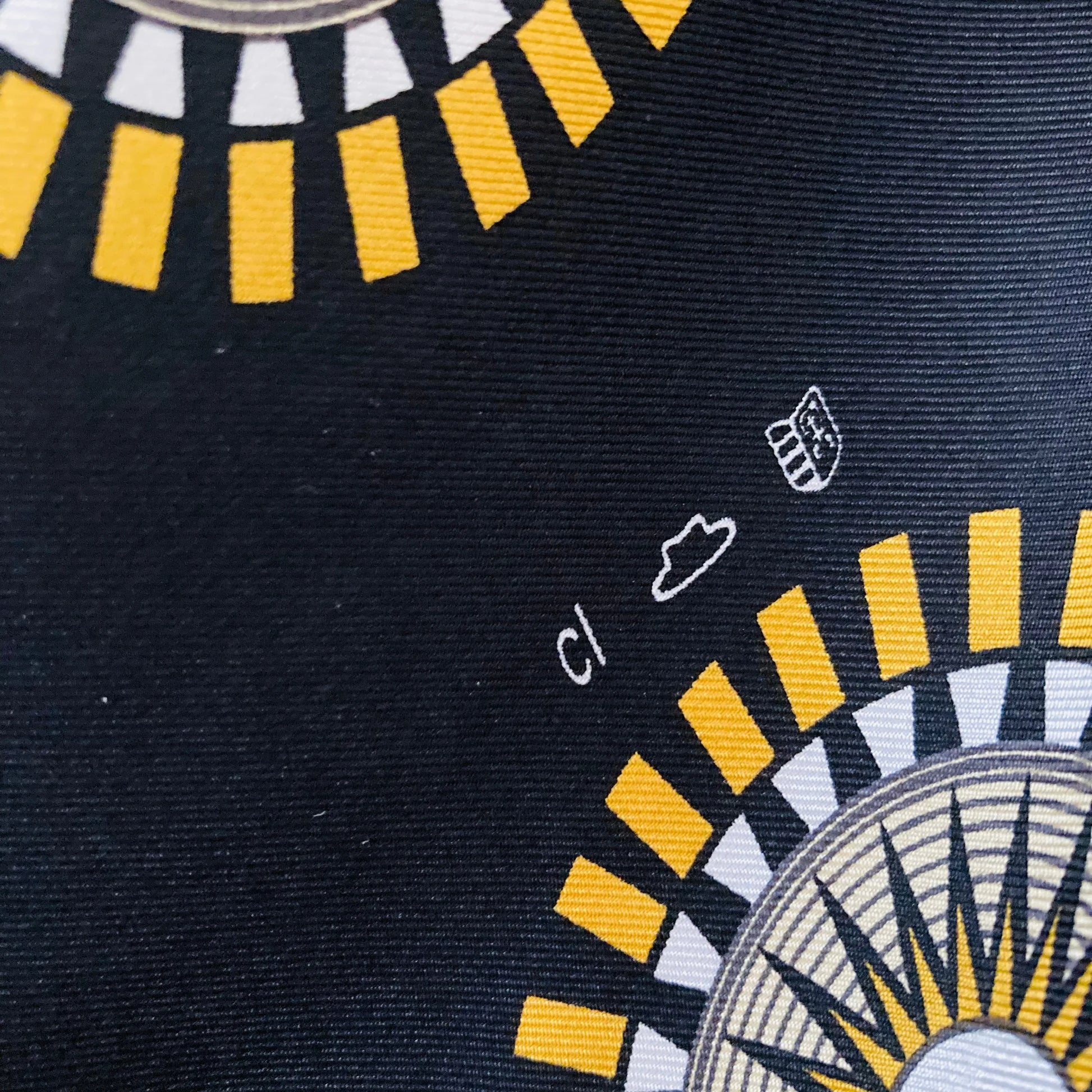 cleaveland×BELLA MOLNAR  <br> “Tsugomori ~晦~” scarf