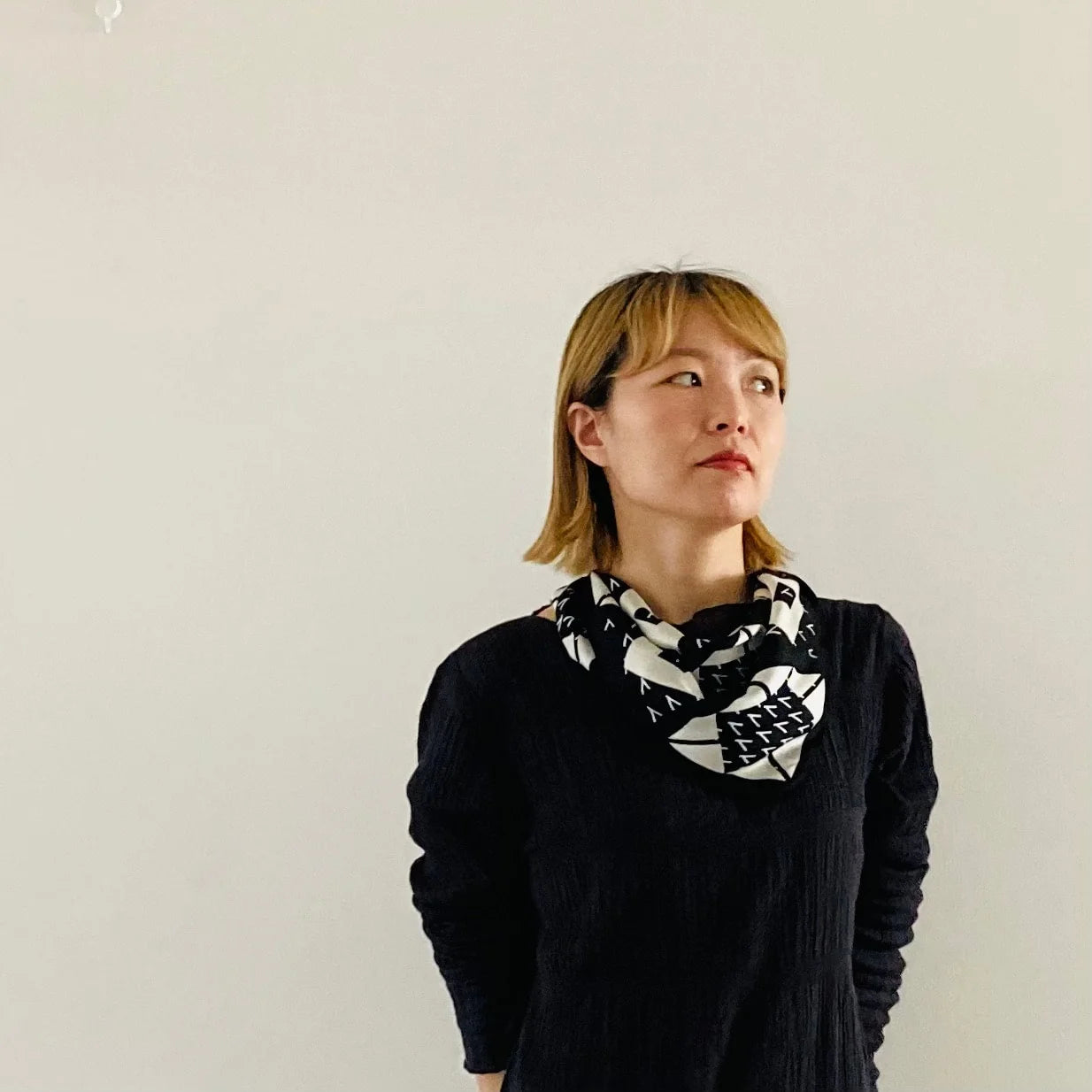 cleaveland×BELLA MOLNAR <br>  “13 roses” scarf