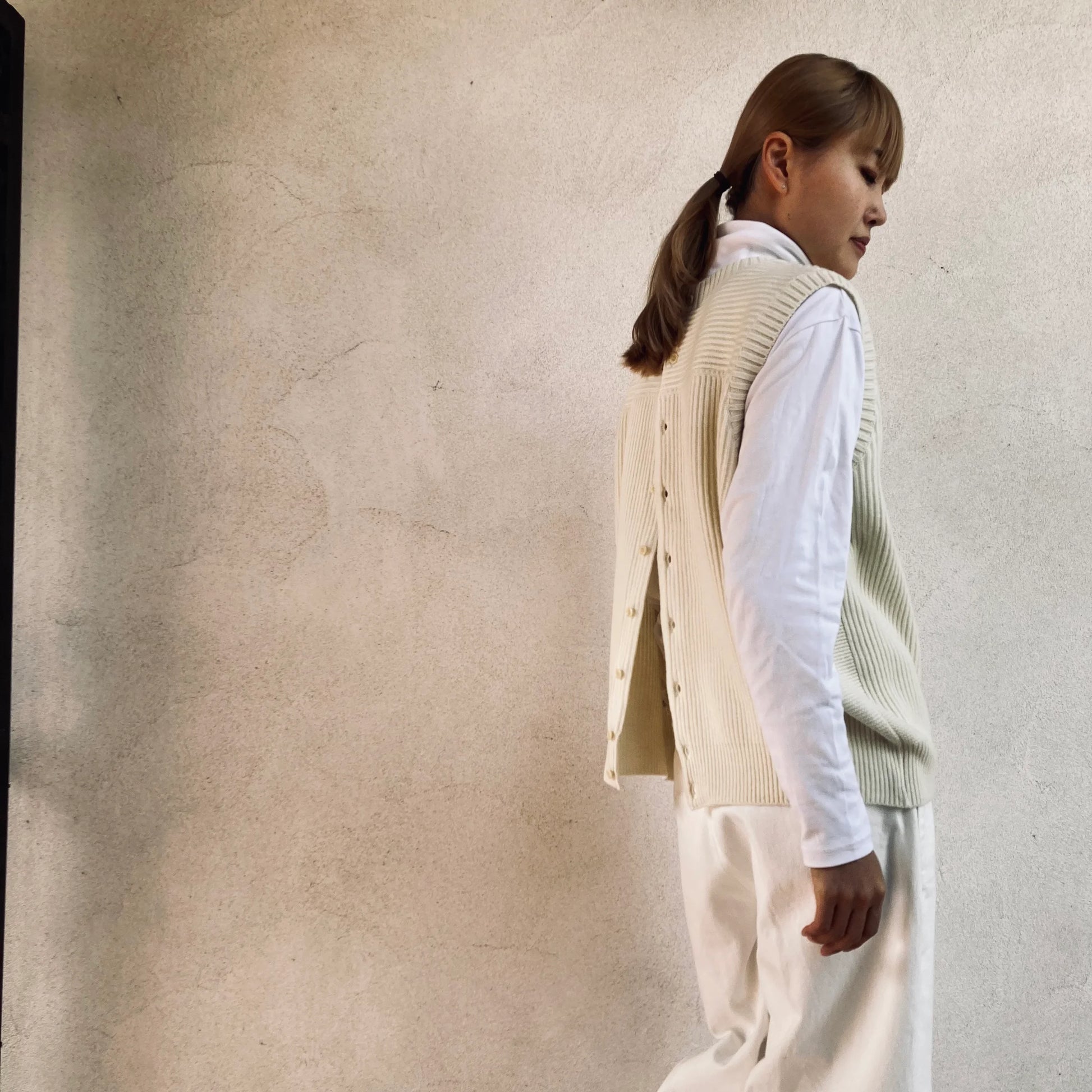 cleaveland <br>  "The new world" <br> Re/vest Off white